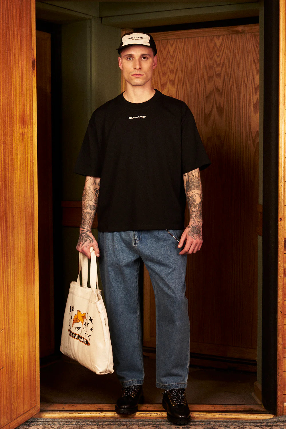 T-Shirt More Amor Negra  Boxy Fit