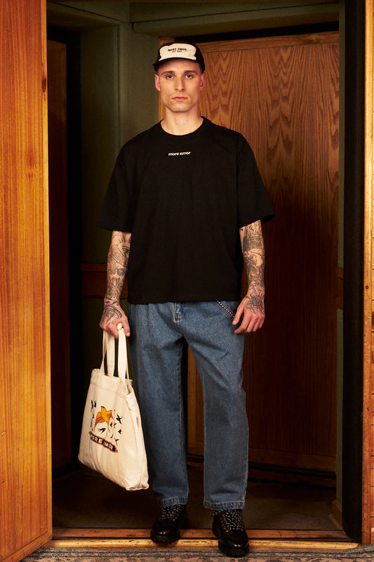 T-Shirt More Amor Negra  Boxy Fit