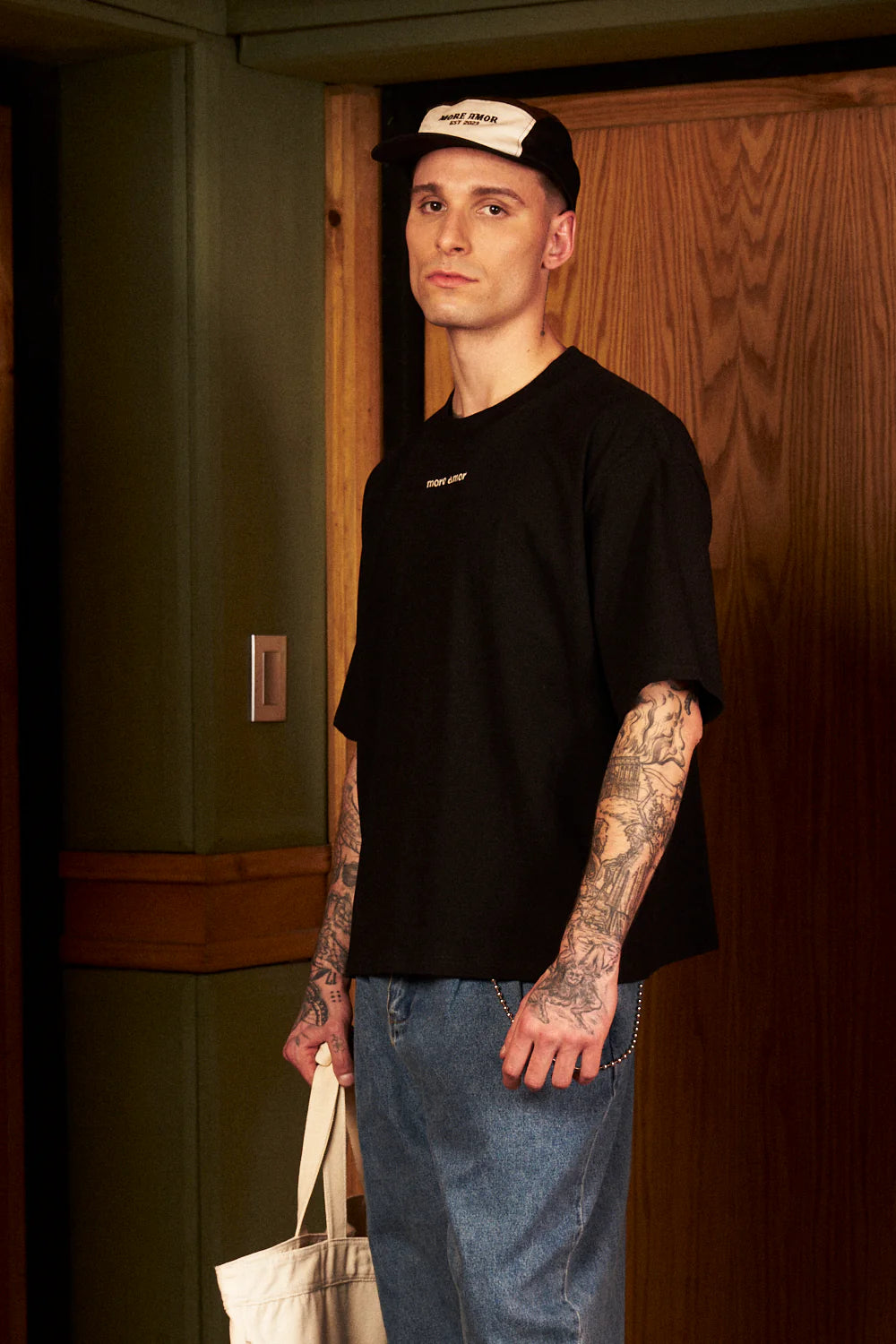 T-Shirt More Amor Negra  Boxy Fit