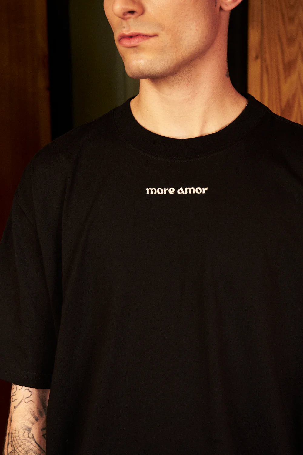 T-Shirt More Amor Negra  Boxy Fit